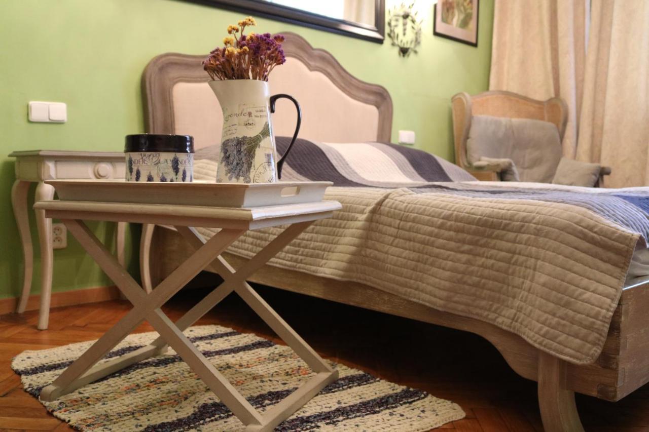 Retro Big Apartment With Two Balconies And Lift كارلوفي فاري المظهر الخارجي الصورة