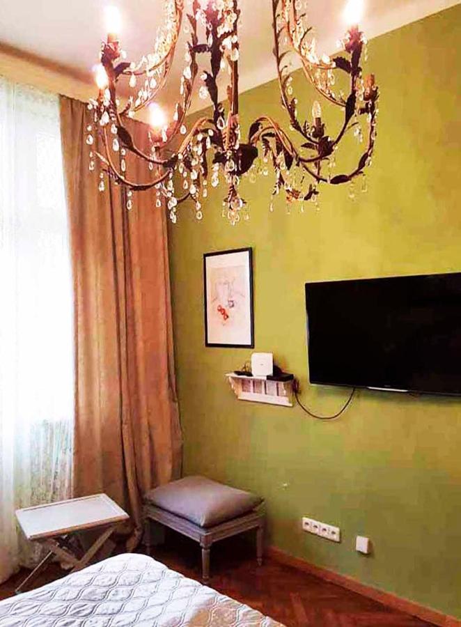Retro Big Apartment With Two Balconies And Lift كارلوفي فاري المظهر الخارجي الصورة