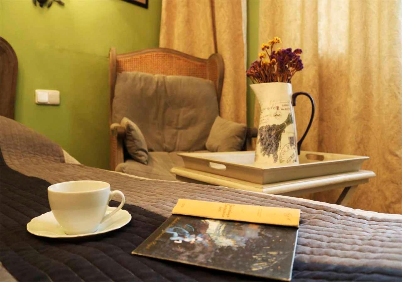 Retro Big Apartment With Two Balconies And Lift كارلوفي فاري المظهر الخارجي الصورة