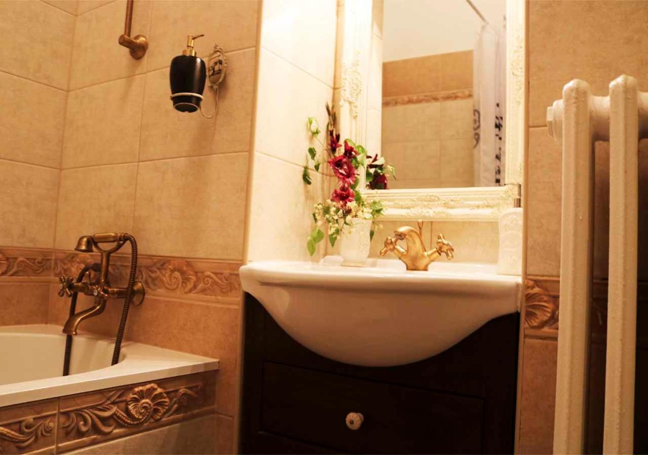 Retro Big Apartment With Two Balconies And Lift كارلوفي فاري المظهر الخارجي الصورة