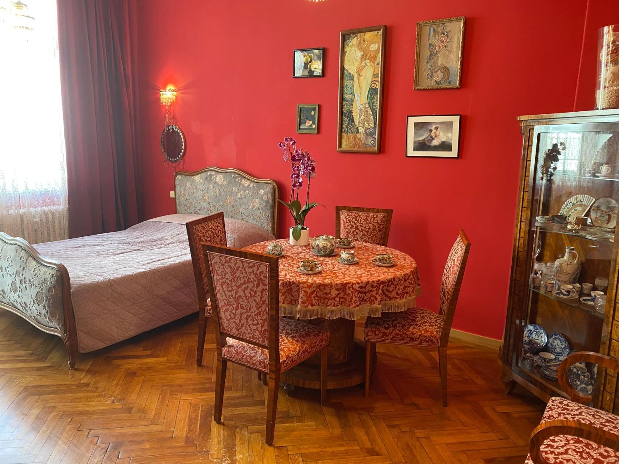 Retro Big Apartment With Two Balconies And Lift كارلوفي فاري المظهر الخارجي الصورة