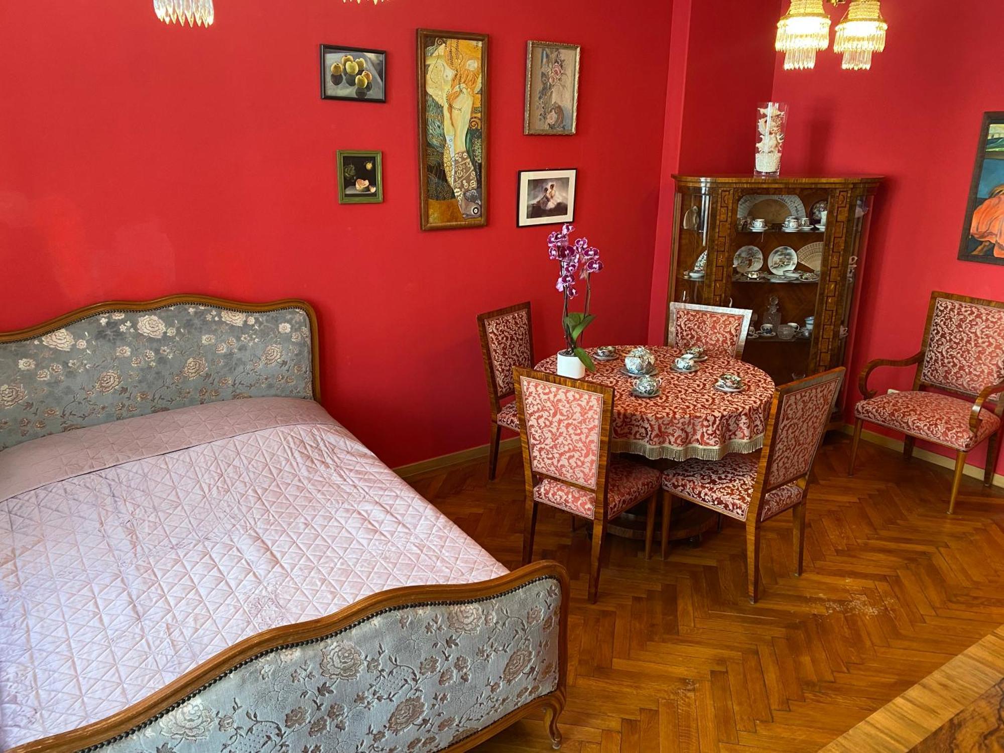 Retro Big Apartment With Two Balconies And Lift كارلوفي فاري المظهر الخارجي الصورة